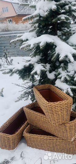 Кашпо из искусственного ротанга