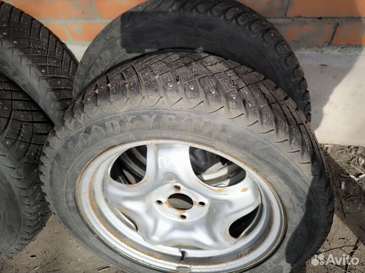 Goodyear Ultragrip Ice Arctic 205/55 R16