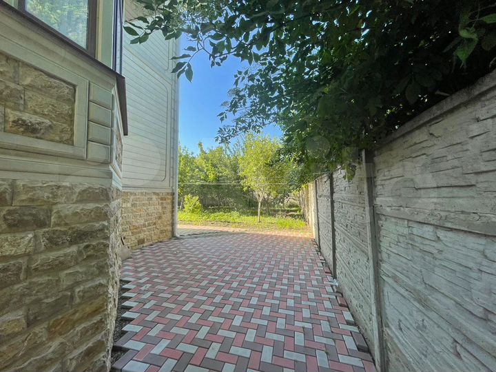 Дом 376,6 м² на участке 14 сот.