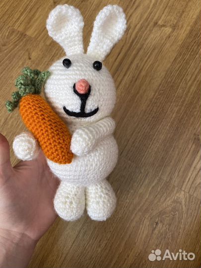 Вязаный заяц