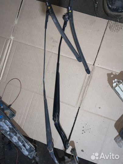 Поводок стеклоочистителя дворников Mazda 3 BK