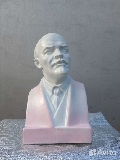 Очень большой бюст Ленина