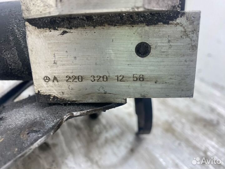 Клапан управления гидроподвеской A2203201258