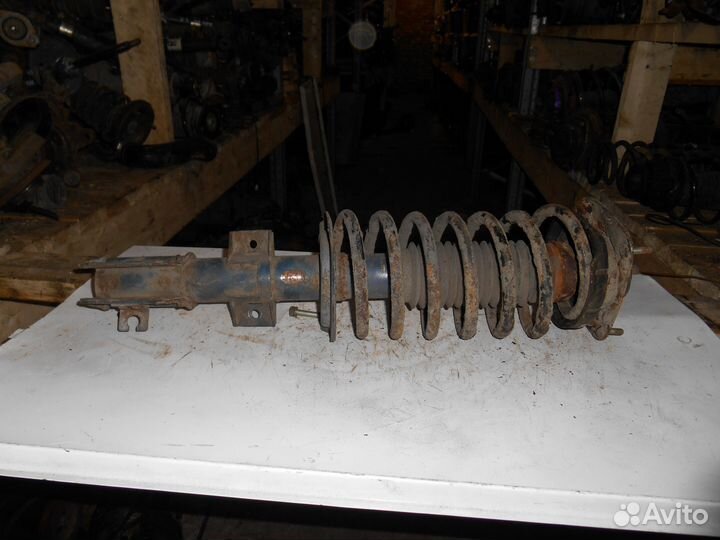 Передняя стойка Volvo 850 Вольво 850 амортизатор