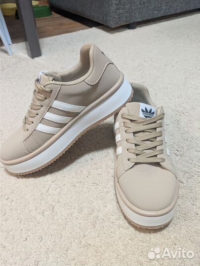 Кроссовки женские 40 размер новые