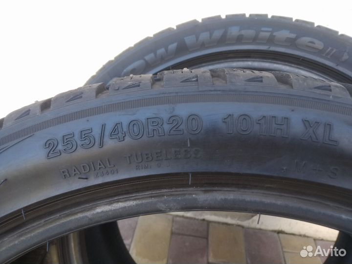 Tri Ace Snow White II 255/40 R20 101H