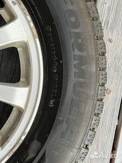 Pirelli Formula Ice 215/65 R16 98T