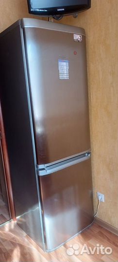 Холодильник Hotpoint Ariston бу