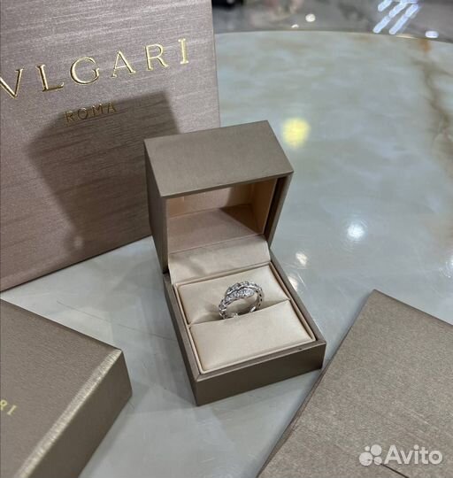 Кольцо Bvlgari Serpenti