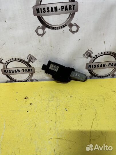 Ниссан X-trail T32 моторчик люка