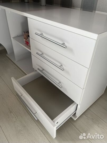 Письменный стол