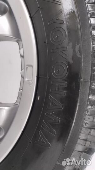 Yokohama Ice guard stud ig55 215 60 r16 PCD