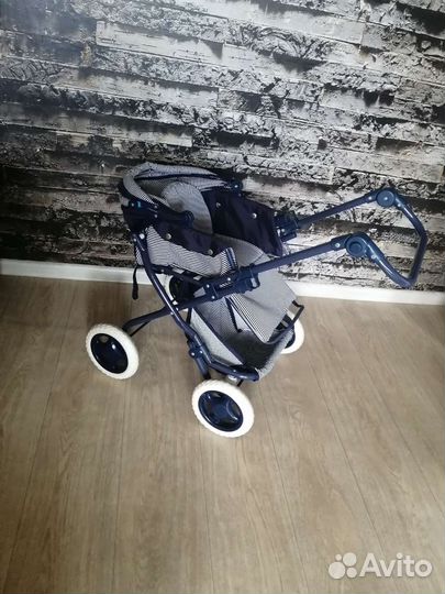 Игрушечная коляска