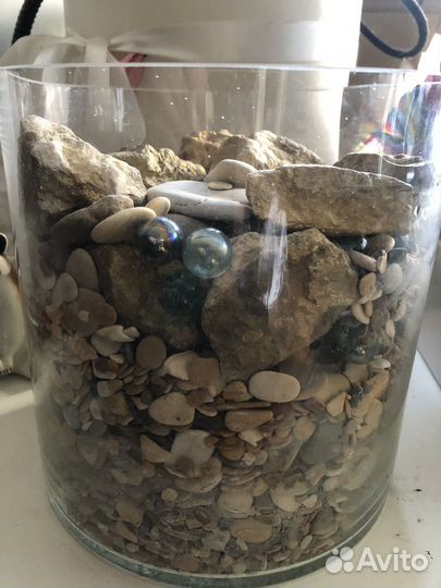 Ваза декоративная с камнями