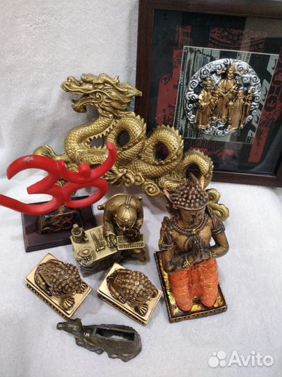 Национальные статуэтки