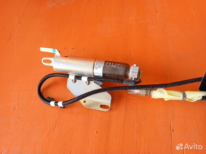 Шторка безопасности правая Ford Escape 2006