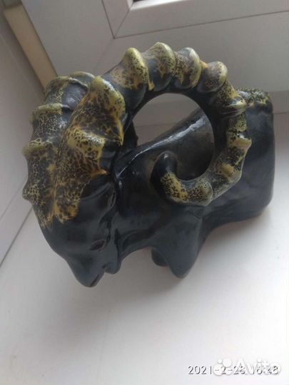 Статуэтка козерог