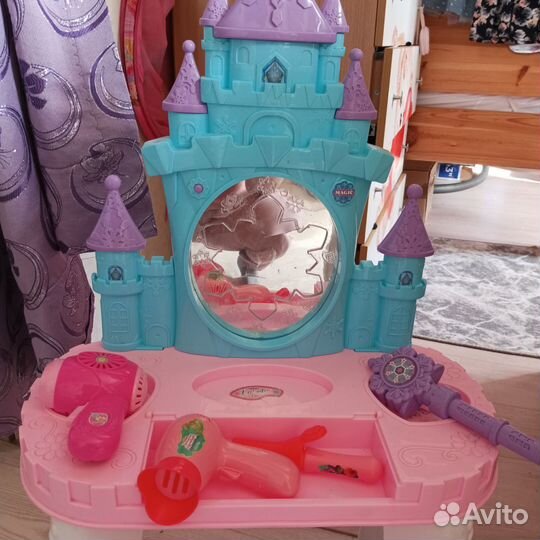 Игрушка столик Замок