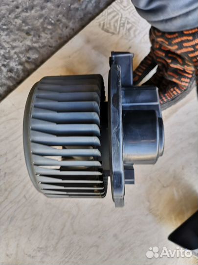 Моторчик отопителя для Cadillac SRX 2003-2009