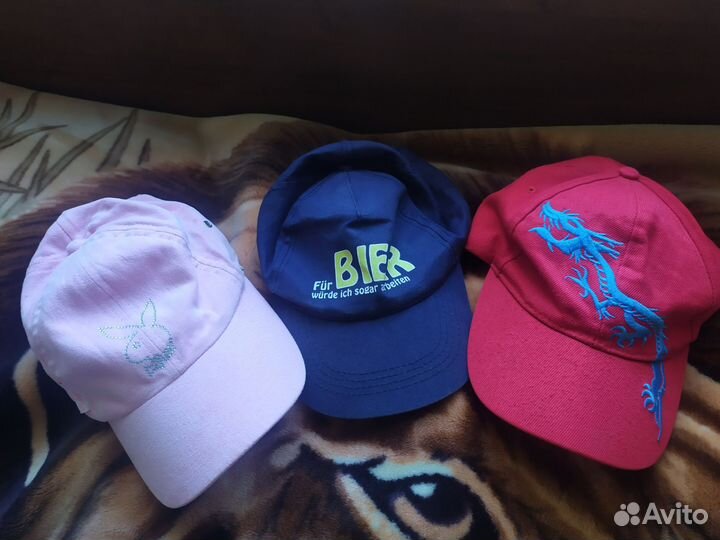 Бейсболки и шляпа