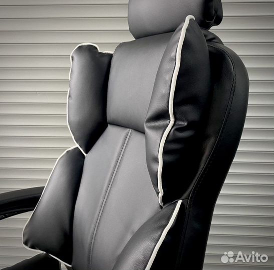 Компьютерное кресло с регулируемой подголовником