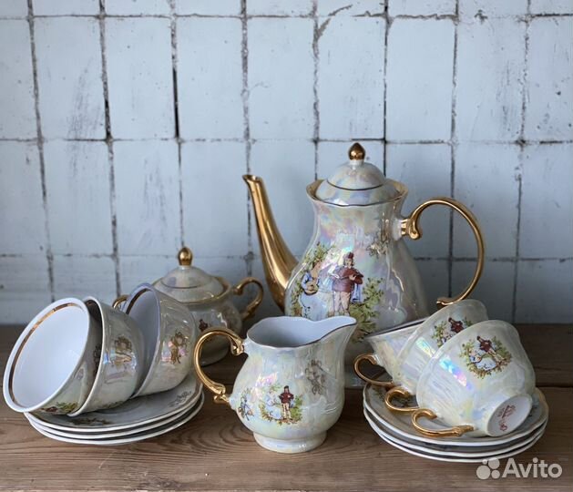 Фарфоровый чайный сервиз