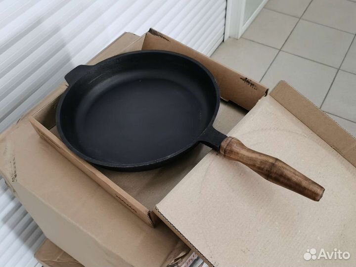 Чугунная сковорода 260х40 davr metall