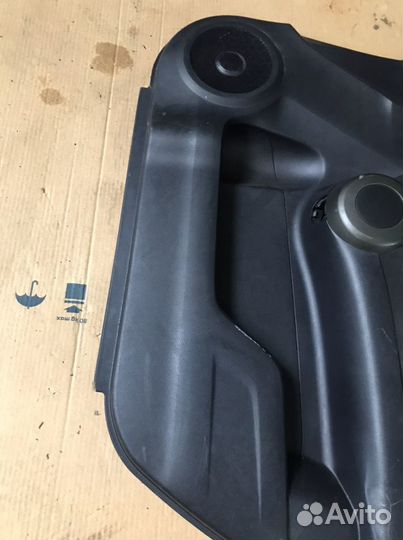 Обшивка передней правой двери Honda CR-V3(789)