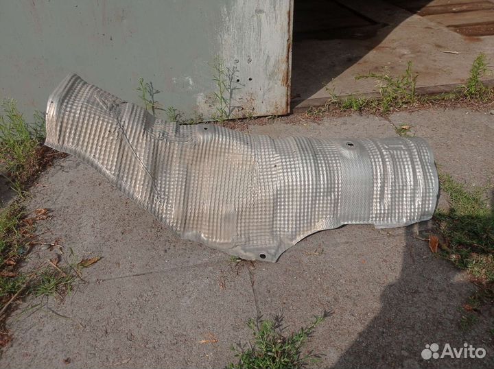 Теплозащитный экран глушителя передний Toyota