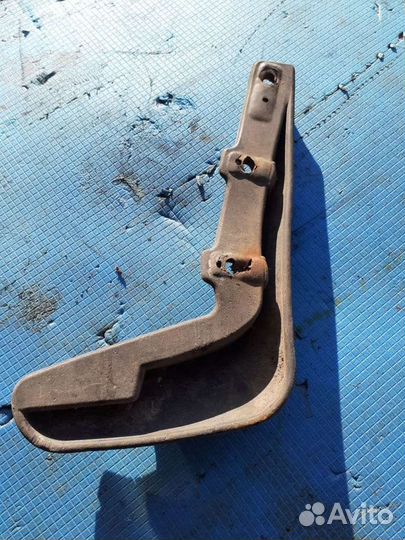 Брызговик передний на Nissan Almera N16