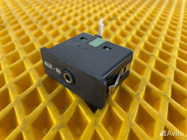 Разъем AUX IN Bmw X1 E84 2.0 N20 2012
