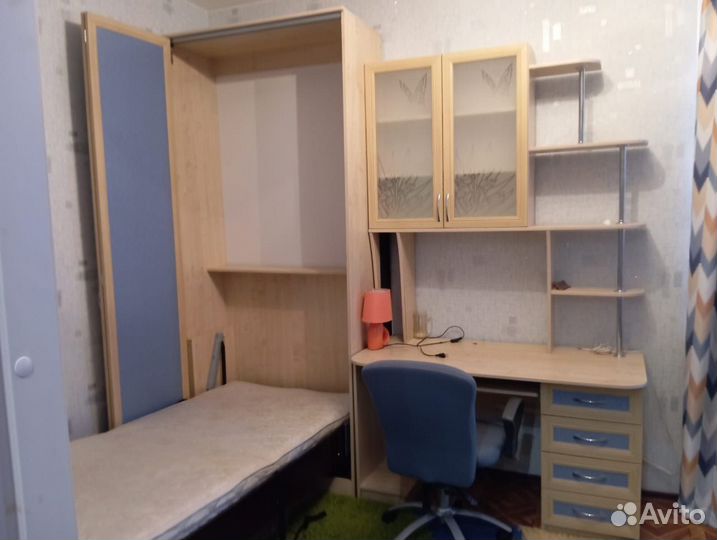 Шкаф, кровать, компьютерный стол