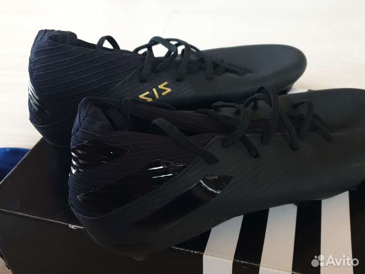 Футбольные бутсы adidas