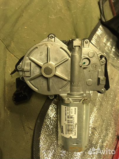 Моторчик стеклоочистителя для Рено Каптюр Сандеро2