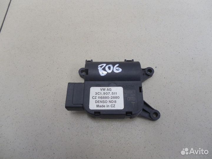 Моторчик заслонки отопителя Passat B6 2005-2010