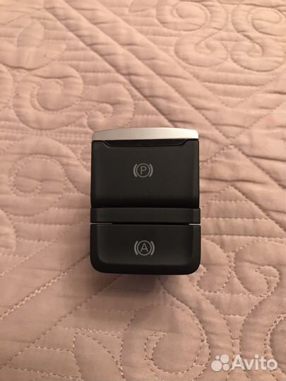 Кнопка стоян. тормоза с Autohold Octavia a8