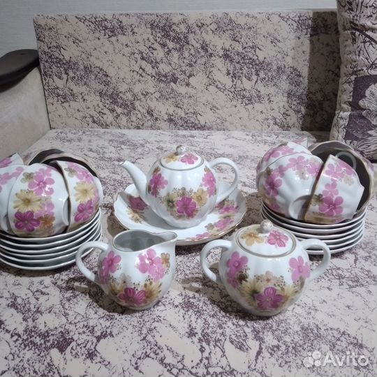 Фарфоровый чайный сервиз