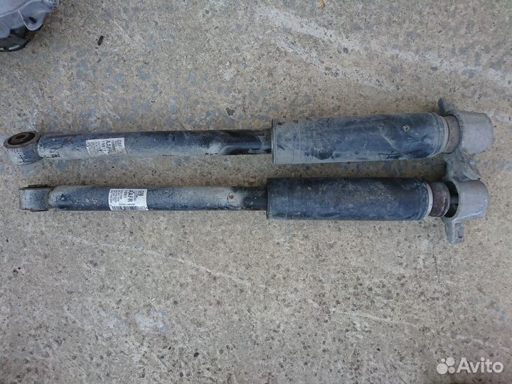 Опель астра джи задние амортизаторы.2011г