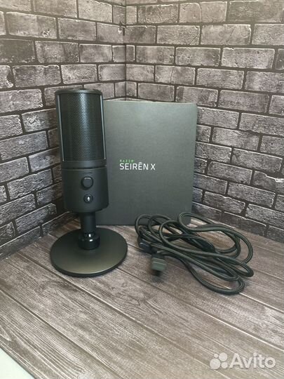 Микрофон Razer Seiren X настольный