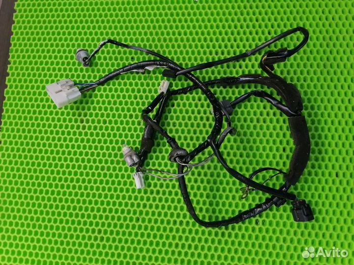 Проводка крышки багажника Митсубиси Шариот 3