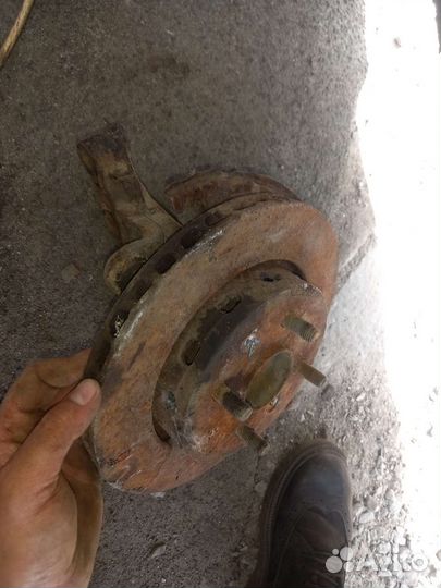 Kia spectra Кулак поворотный правый