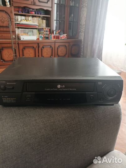 Видеомагнитофон lg