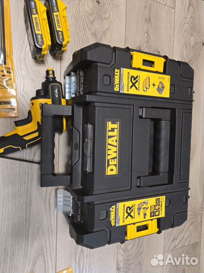 Ленточный шуруповерт dewalt