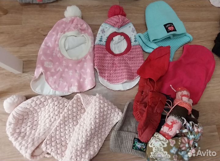 Шапка шлем, шапки, варежки 2-3 года