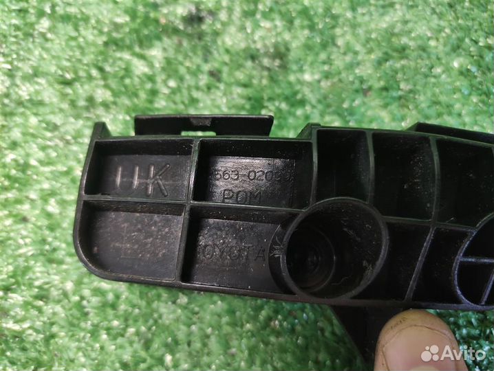 Кронштейн бампера заднего левый Toyota Auris E150