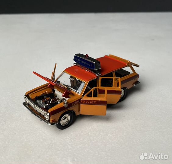 Модель автомобиля 1:43 Волга Газ 2402 эскорт