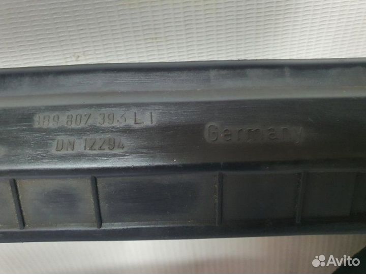 Направляющая заднего бампера левая Volkswagen