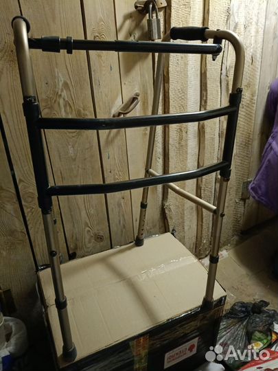 Ходунки для взрослых шагающие