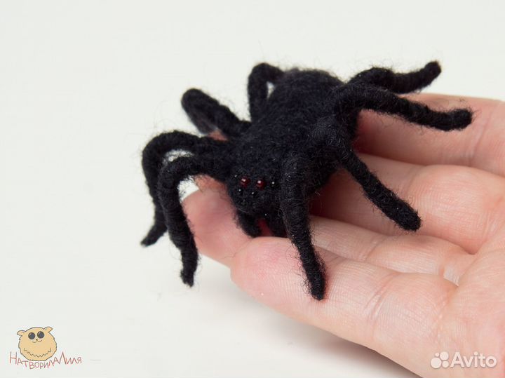 Чёрный паук тарантул фигурка из шерсти handmade