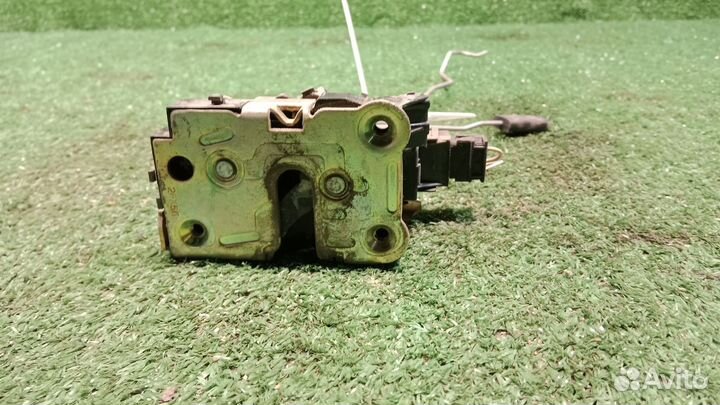 Передний правый замок Renault kangoo